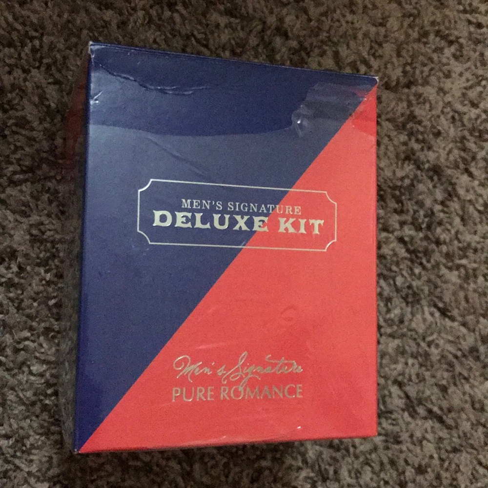 Pure Romance men’s signature deluxe kit
